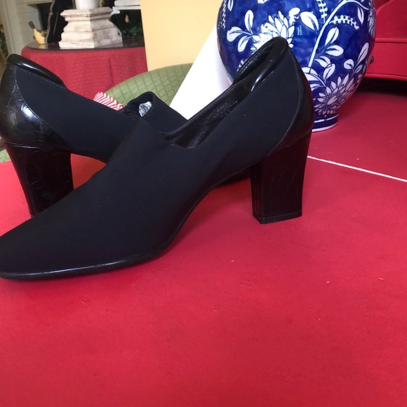 Donald J. Pliner Size 6 1/2 Like New! - Picture 5 of 10